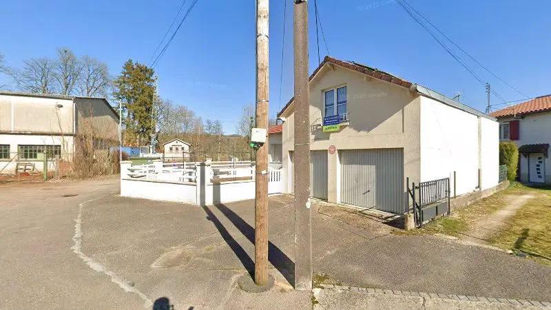 Vue de la rue devant MECANIQUE VUILLERMOZ Sarl, Velaines