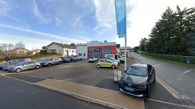 Vue de la rue devant Garage Guillarme - Citroën, Saint-Bonnet-les-Oules