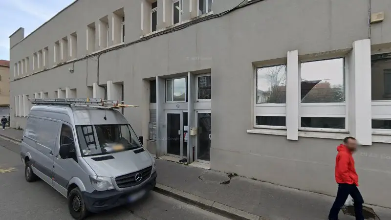 Vue de la rue devant 3g AUTOS, Villeurbanne