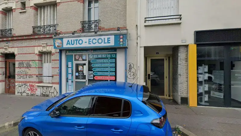 Vue de la rue devant COUDY Automobiles - Atelier Voitures Sans Permis- Vitry sur Seine, Vitry-sur-Seine