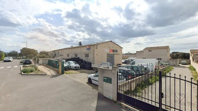 Vue de la rue devant GARAGE BERNARD eurorepar, Aureille