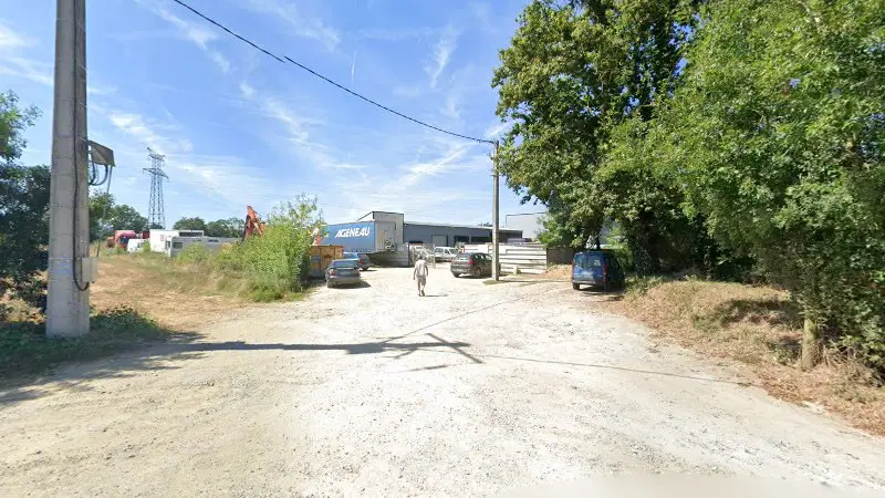 Vue de la rue devant S.R.V.M - Entreprise Chalumeau, Mauges-sur-Loire