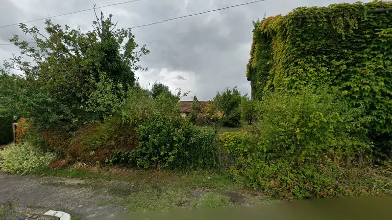 Vue de la rue devant Vacher Alain, Sorges et Ligueux en Périgord