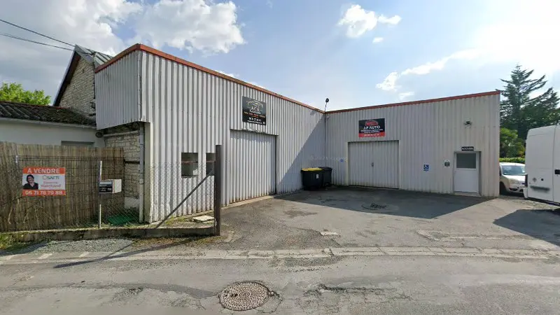 Vue de la rue devant J.P auto, Beauvoir-sur-Niort