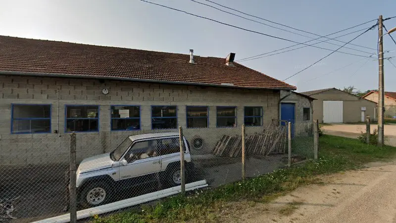 Vue de la rue devant Garage Vaillaux, Sennecey-le-Grand