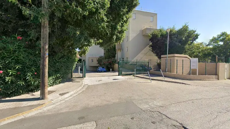 Vue de la rue devant ATTELAGE 83 • Mécanicien à domicile, La Seyne-sur-Mer