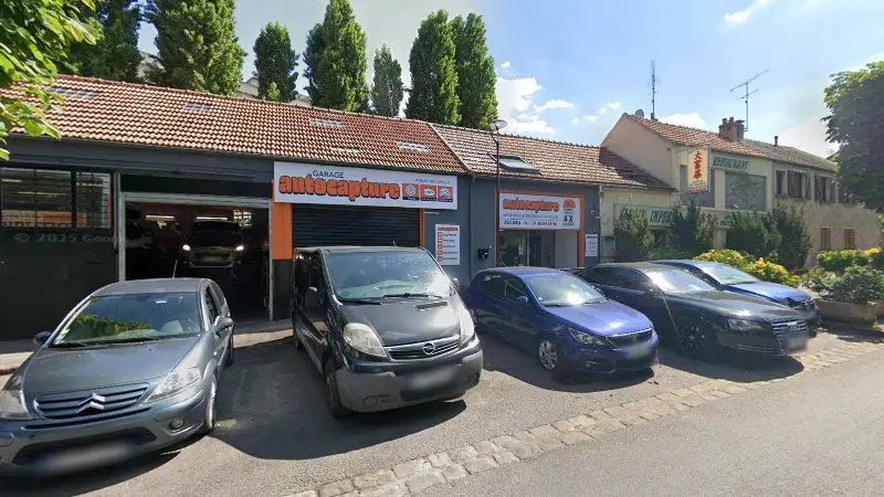 Vue de la rue devant Garage Le Relais De Rse, Arpajon
