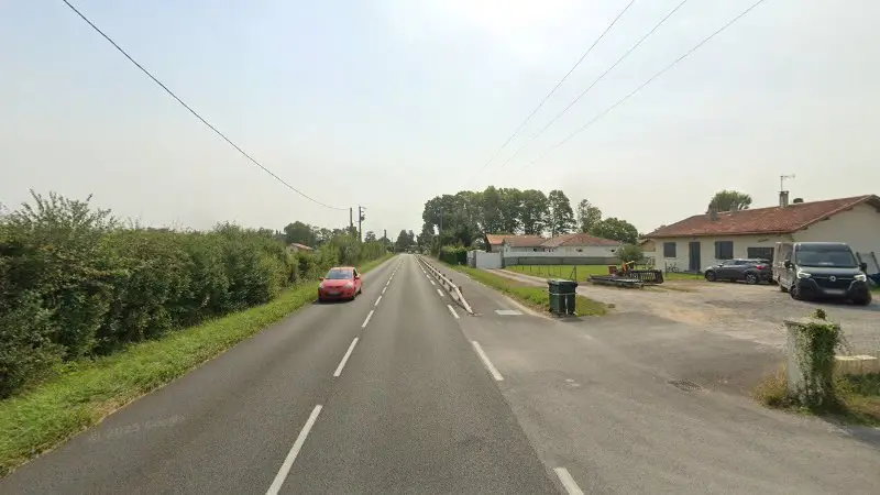 Vue de la rue devant Caumont Jean Francois, Saint-Martin-de-Seignanx