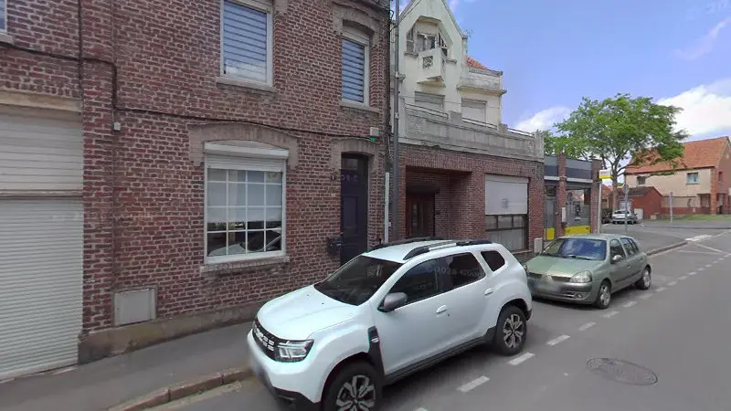 Vue de la rue devant Ad Automobile, Bruay-la-Buissière