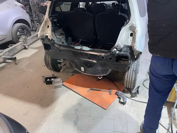 Photo publiée sur la fiche Google de Garage JB carrosserie, Les Essarts-le-Roi