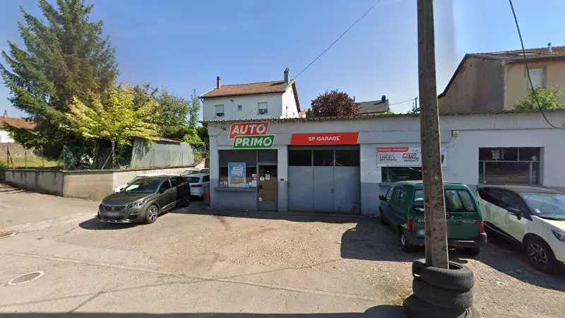 Vue de la rue devant Yacco Sp Garage, Étival-Clairefontaine