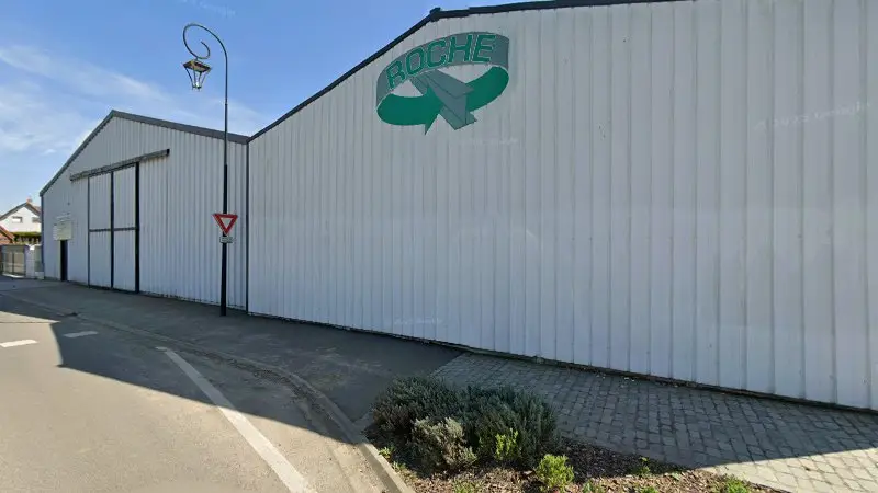 Vue de la rue devant Roche Auto Récupération, Fresnicourt-le-Dolmen