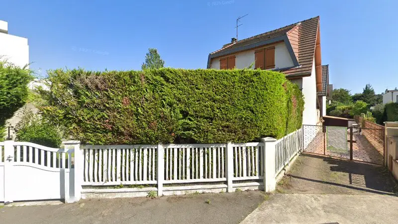 Vue de la rue devant garage 108, Noisy-le-Grand