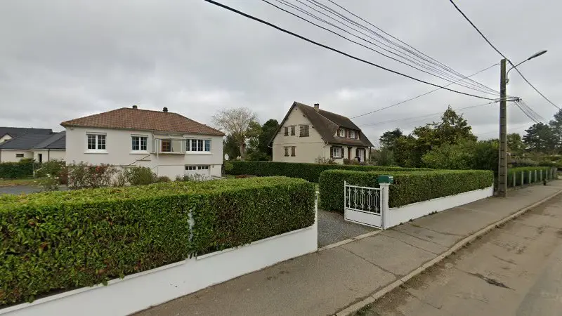 Vue de la rue devant Haupaix Joffrey Cent pour Cent Pneu (100% Pneu), Gravigny