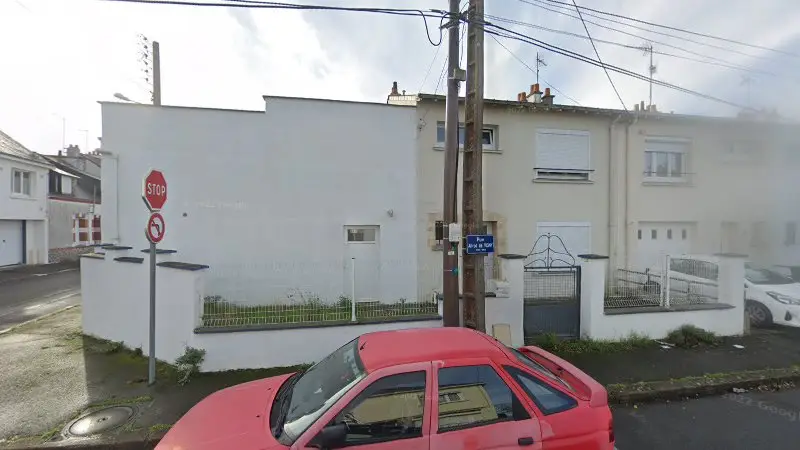 Vue de la rue devant Sortie Camping Car, Saint-Nazaire