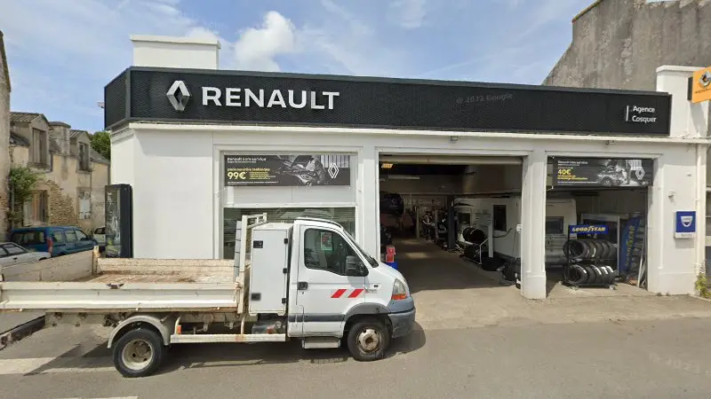 Vue de la rue devant GARAGE COSQUER LIONEL RENAULT DACIA, Pont-Croix