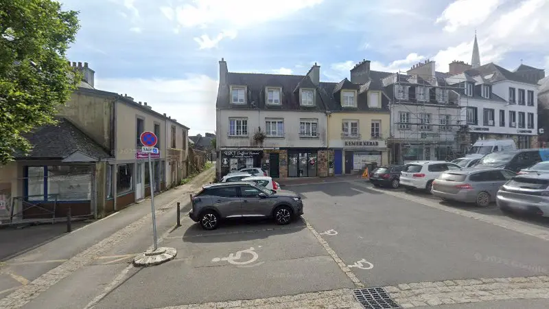 Vue de la rue devant Le Tourne Boulons, Plougastel-Daoulas