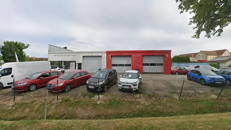 Vue de la rue devant Garage des Grandes Vignes - Citroën, Marnay