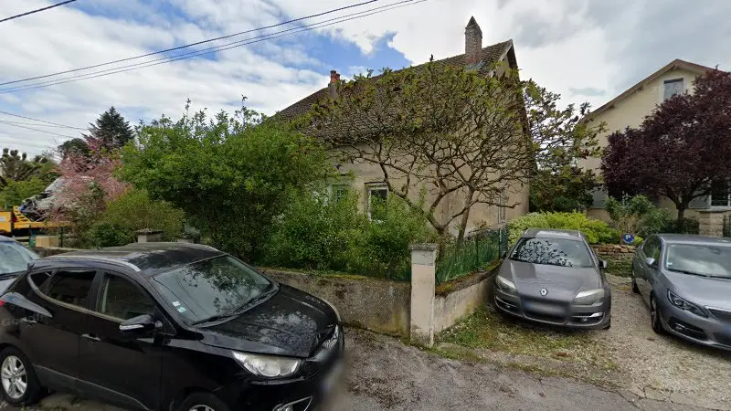 Vue de la rue devant Laroche Rémi, Noironte