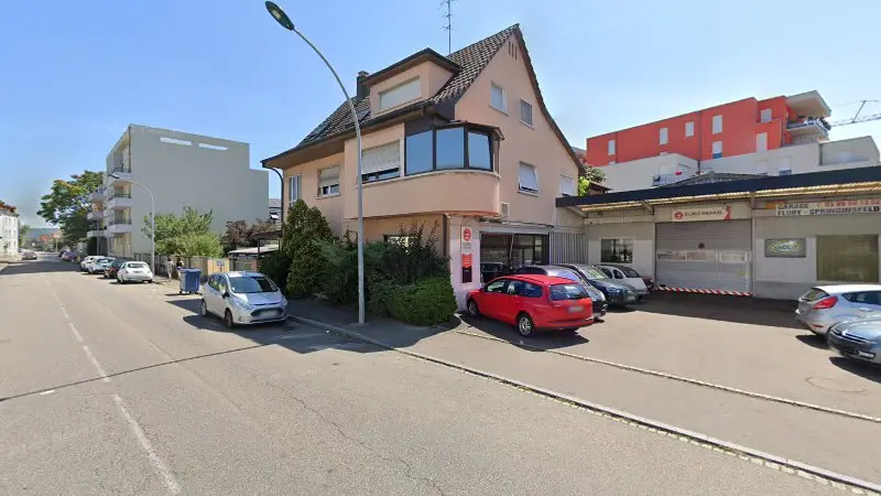 Vue de la rue devant Eurorepar Garage Flury / Springinsfeld, Saint-Louis
