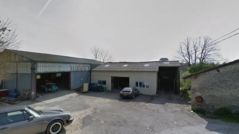 Vue de la rue devant Garage Ribette, Léguillac-de-l'Auche