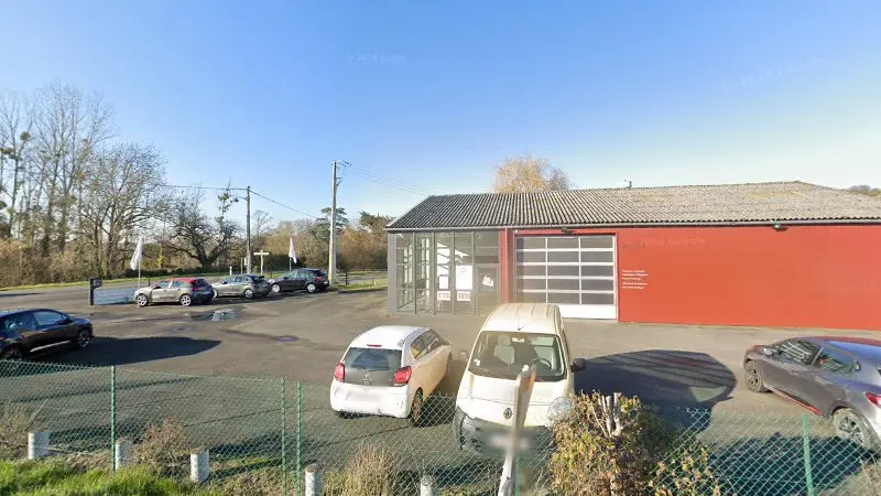 Vue de la rue devant Lorillou Auto Services - Citroën, Le Grand-Pressigny
