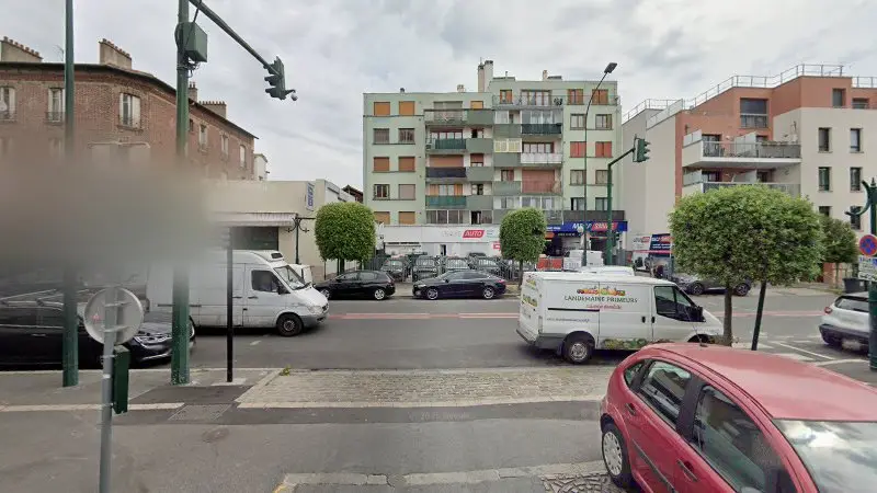 Vue de la rue devant Epinay Pare-Brise, Épinay-sur-Seine
