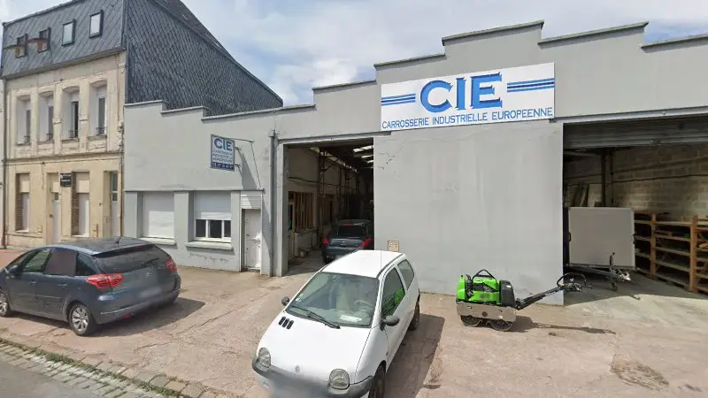 Vue de la rue devant Carrosserie Labadie, Cambrai
