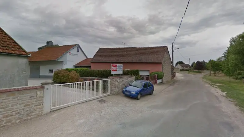 Vue de la rue devant Eurorepar Auto Meca, Les Maillys