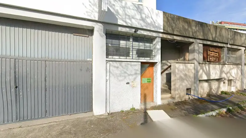 Vue de la rue devant Carrosserie LFP, travaux de carrosserie divers à Muret, Muret