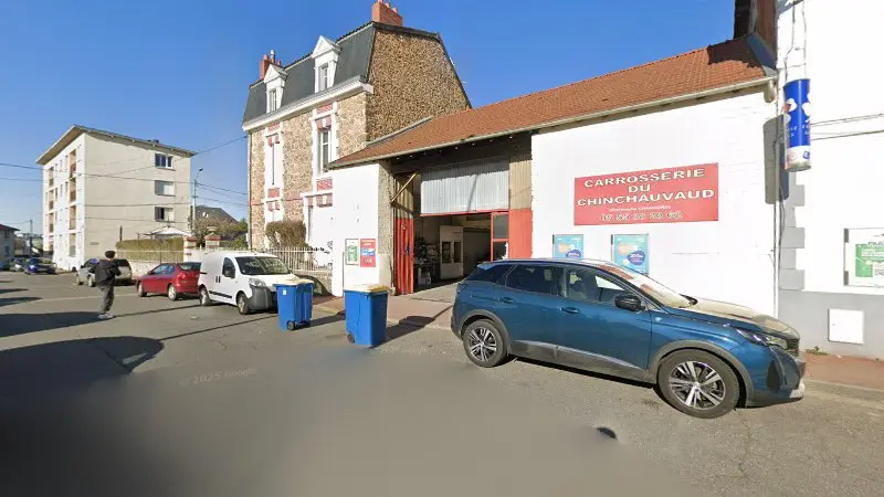 Vue de la rue devant Carrosserie Du Chinchauvaud, Limoges