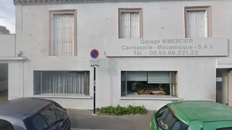 Vue de la rue devant GARAGE PHILIPPE PEREZ -Mazda Service, Bordeaux