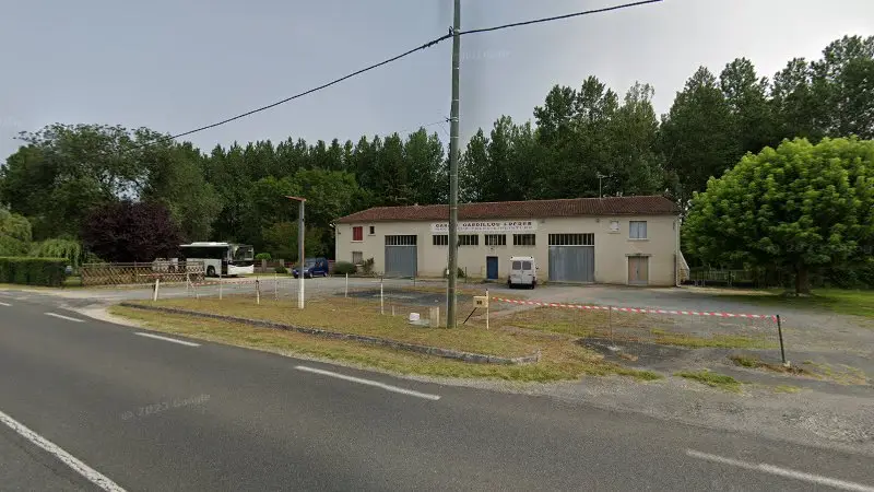 Vue de la rue devant Garage Gardillou Freres, Mareuil en Périgord