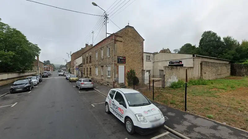 Vue de la rue devant Méca’Pro, Vivier-au-Court