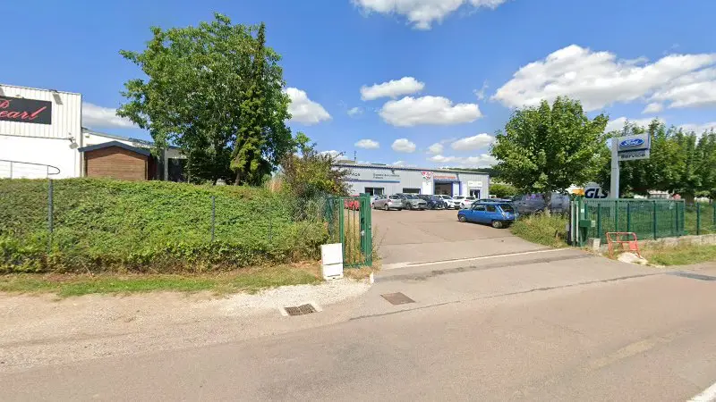 Vue de la rue devant AD Carrosserie et Garage Expert ESPACE AUTOMOBILE POLLIEN, Créancey