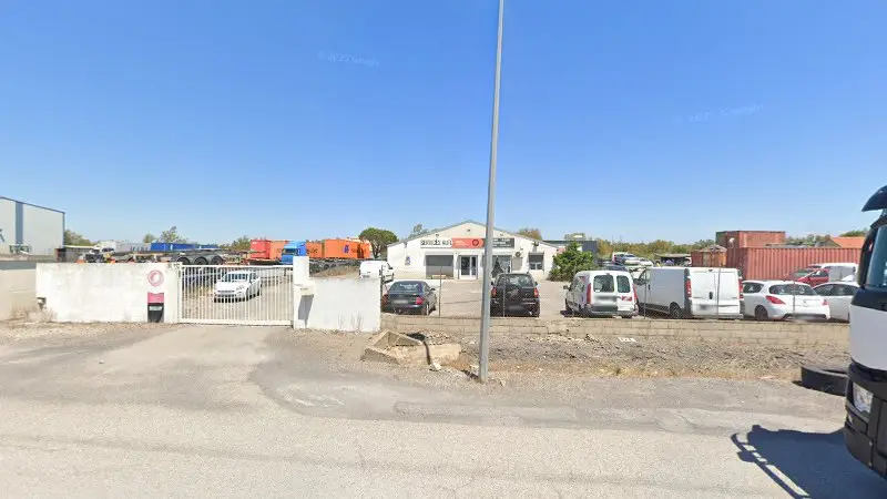 Vue de la rue devant Services Auto Ledesma, Port-Saint-Louis-du-Rhône