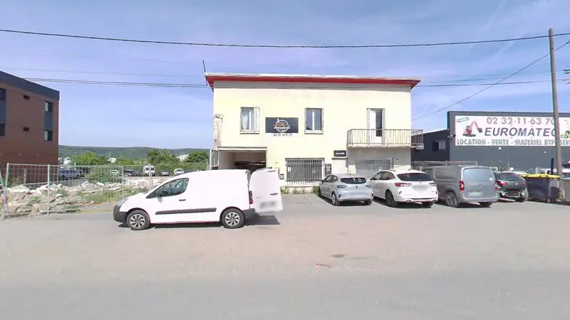 Vue de la rue devant GT CARROSSERIE, Le Grand-Quevilly