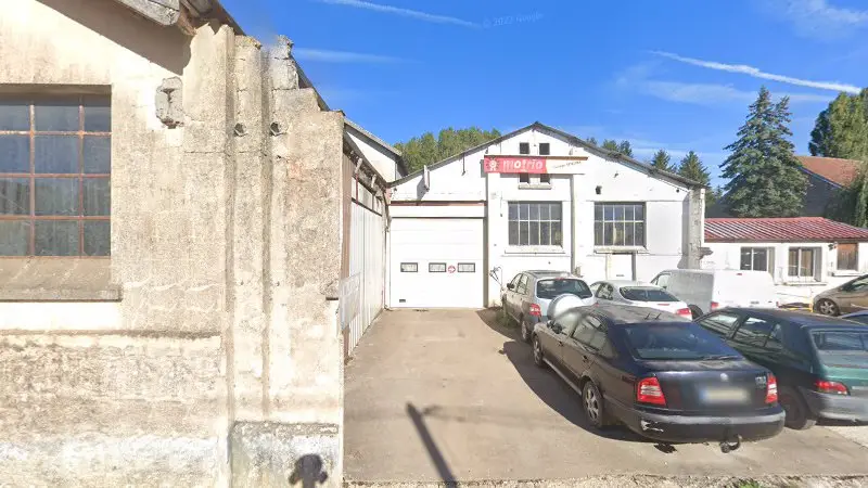 Vue de la rue devant Teixeira Augustin, Veuxhaulles-sur-Aube