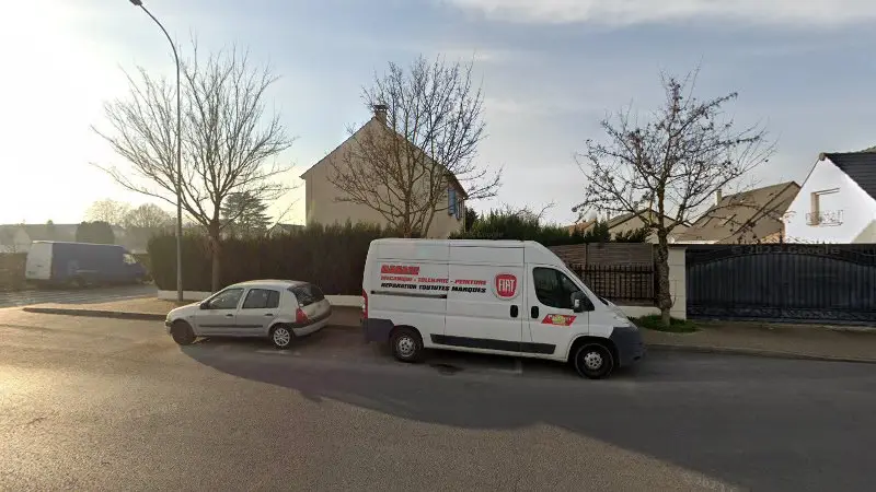 Vue de la rue devant Garage 95 - APC Auto Paint Concept, Montigny-lès-Cormeilles