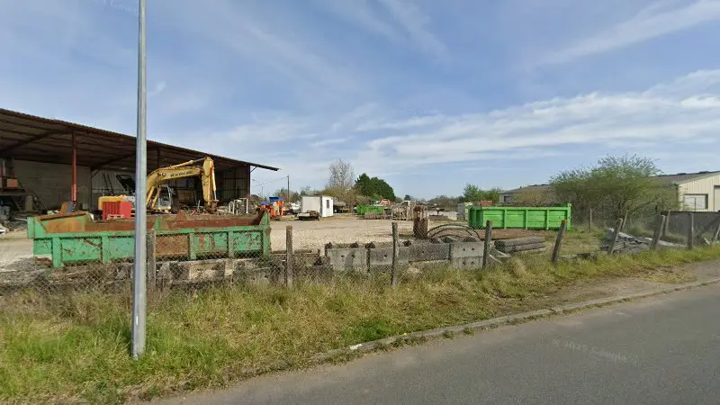 Vue de la rue devant Trompeau Justin Mécanique de Précision, Argenton-sur-Creuse
