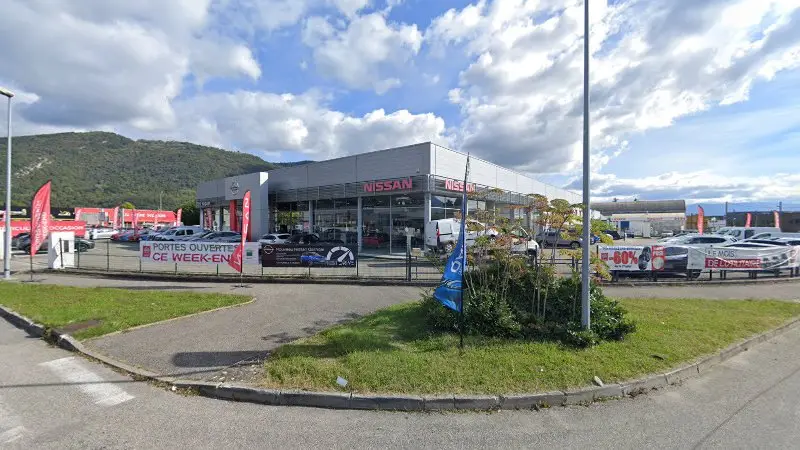 Vue de la rue devant Garage Joguet et Fils, La Ravoire