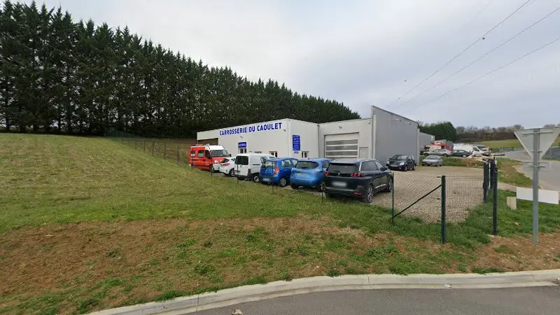 Vue de la rue devant Carrosserie Du Caoulet, Foulayronnes