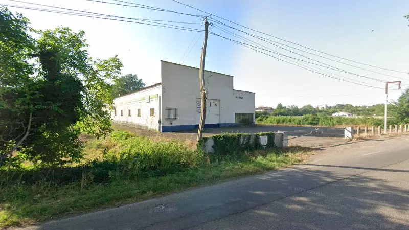 Vue de la rue devant Garage J.M.Brincat, Castelsarrasin