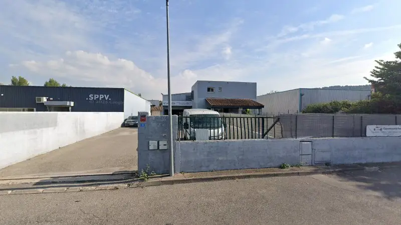Vue de la rue devant Carrosserie Roux, Les Pennes-Mirabeau