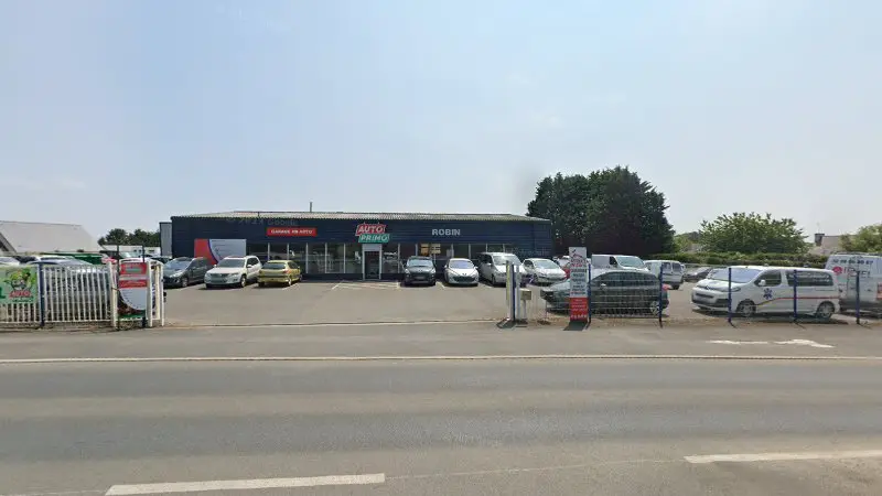 Vue de la rue devant GARAGE PREMIER - RAPHALEN MOTORS, Plonéour-Lanvern
