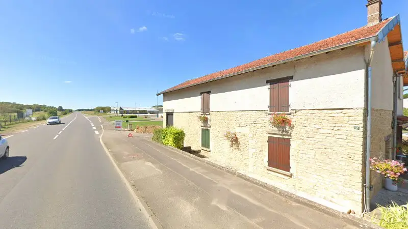 Vue de la rue devant Garage GUENOT FABIEN, Combeaufontaine