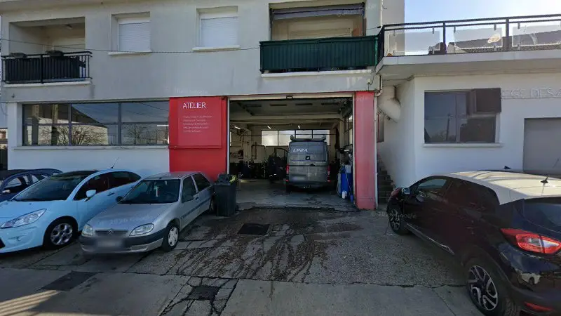 Vue de la rue devant PRECISIUM - GARAGE DES 4 COMMUNES, Paray-Vieille-Poste