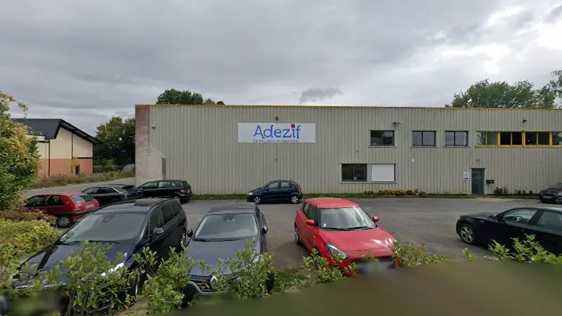 Vue de la rue devant Garage d Herouville, Hérouville-en-Vexin