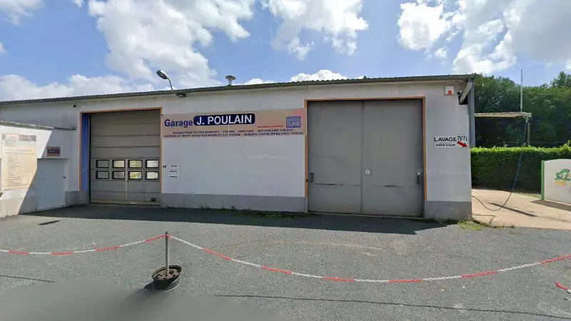 Vue de la rue devant Garage Jérôme Poulain, Saint-Antoine-du-Rocher