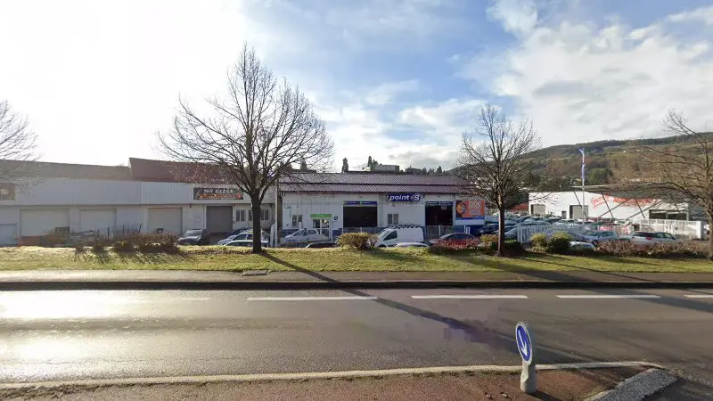 Vue de la rue devant Garage Auto Mélodie Unieux, Unieux